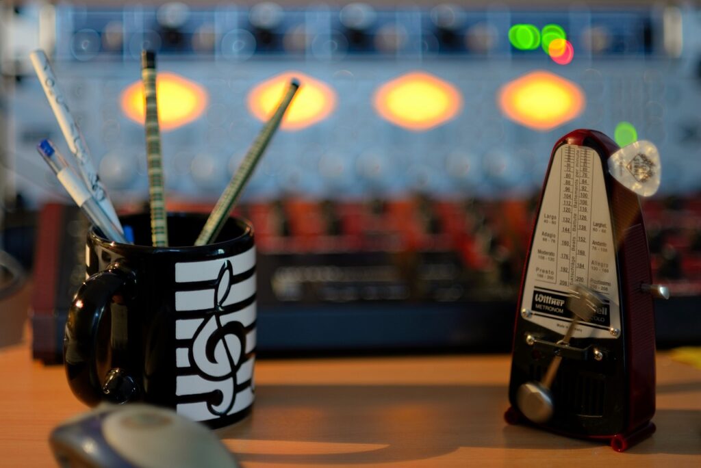 metronome, tact, sound studio-594645.jpg